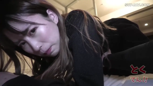 室内 · 脸部特写 · 享受 · 趴姿 · 性爱 · 特写 · 床单 · 黑色长袖