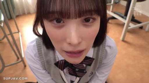 室内 · 脸部特写 · 自然 · 制服 · 凝视 · 仰视 · POV