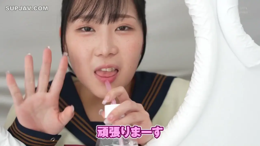 室内 · 脸部特写 · 水手服 · 吐舌 · 亚洲 · 诱惑表情 · 塑料瓶 · 正面姿势