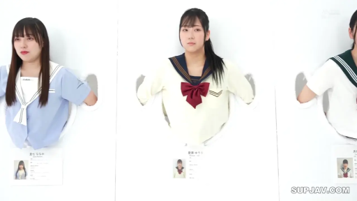 站立 · 全景 · 平静 · 多人 · 水手服校服 · 白色影棚 · 手穿过孔洞 · 白色挡板