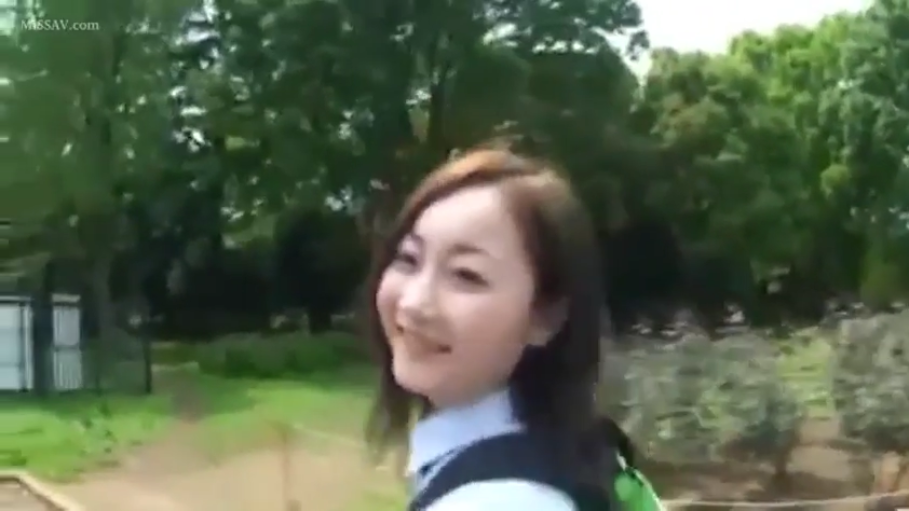 坐姿 · 旗袍 · 卧室 · 口交 · 中景 · 纸巾盒 · 有码 · 愉快