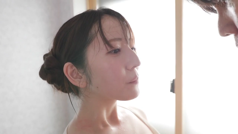 按摩室 · 享受 · 臀部 · 指交 · 跪趴 · 润滑油 · 白色内裤 · 多图拼接