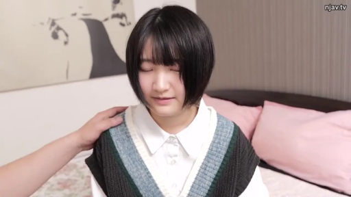 坐姿 · 卧室 · 面部特写 · 学生制服