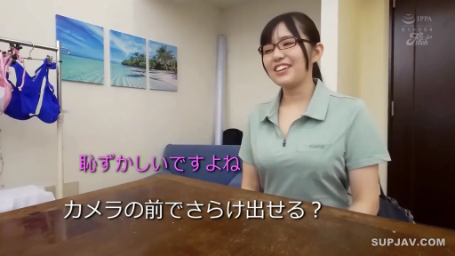 浅绿色短袖POLO衫