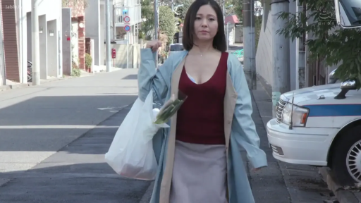 坐姿 · 微笑 · 客厅 · 谈话 · 访谈 · 日常服 · 蛋糕