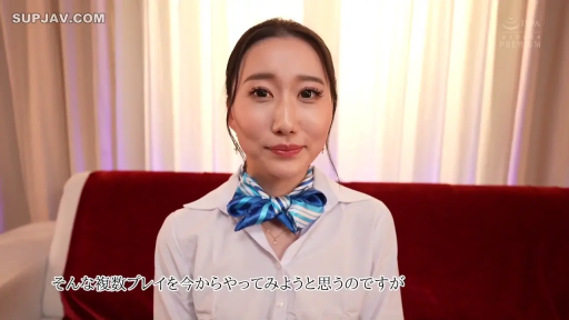 室内 · 座り姿勢 · 面部 · 微笑 · 制服 · 温柔 · 制服采访