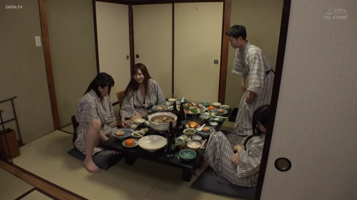 和室 · 微笑 · 遠景 · 畳 · 多人 · 座席 · 浴衣 · 聚餐