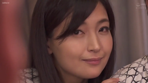 室内 · 坐姿 · 脸部特写 · 微笑 · 注视 · 熟女 · 浴衣