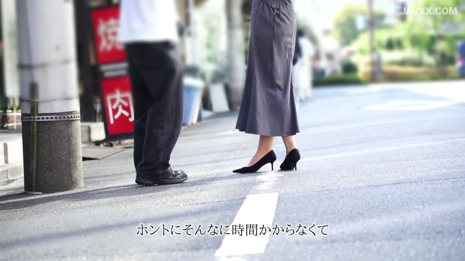 室内 · 俯身 · 半裸 · 乳头 · 挤奶 · 液体喷射