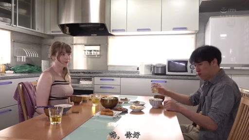 全景 · 自然 · 居家 · 厨房 · 对坐 · 用餐 · 餐具 · 条纹无袖衫