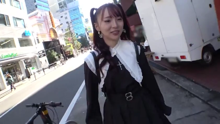 Stand · Street · 半身照 · 哥特式连衣裙