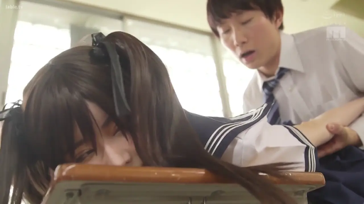 教室 · 张口 · 课桌 · 趴卧 · JK制服 · 侧脸 · 校园 · 纠缠