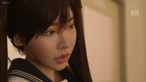 室内 · 脸部 · 站立 · 凝视 · 水手服 · 无表情 · 女子高中生