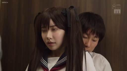 室内 · 站立 · 迷离 · 面部特写 · JK制服 · 双马尾 · 发带 · 背后拥抱