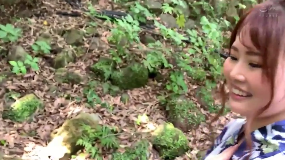 侧身 · 微笑 · 侧脸 · 开心 · 浴衣 · 森林