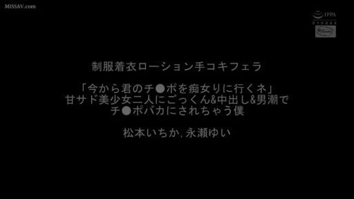 坐姿 · 中景 · 平静 · 客厅 · 吸奶器 · 哺乳 · 露乳灰衫 · 吸奶
