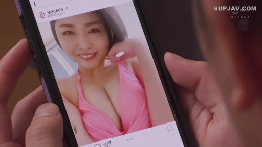 ビキニ · 微笑 · 携帯電話 · 自拍 · 自拍 · 携帯電話の画面 · 乳溝特写 · 网络图片