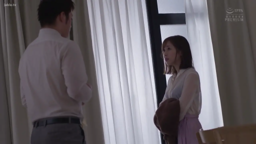 室内 · 忧郁 · 中景 · 剧情 · 对视 · 窗帘 · 职场装 · 对立站姿