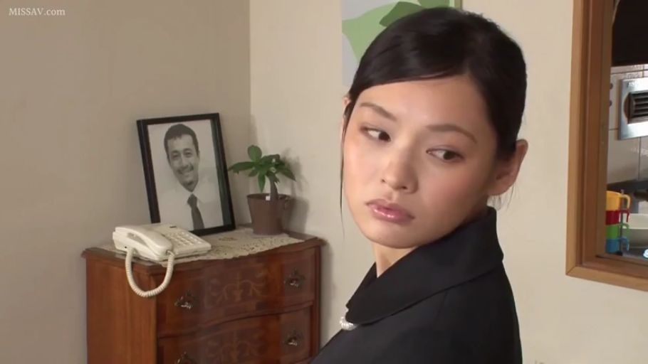 坐姿 · 卧室 · 自然 · 休闲装 · 多人 · 抚摸