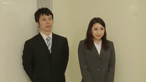 室内 · 职业西装 · 站立 · 微笑 · 半身 · 并排站立 · 剧情角色