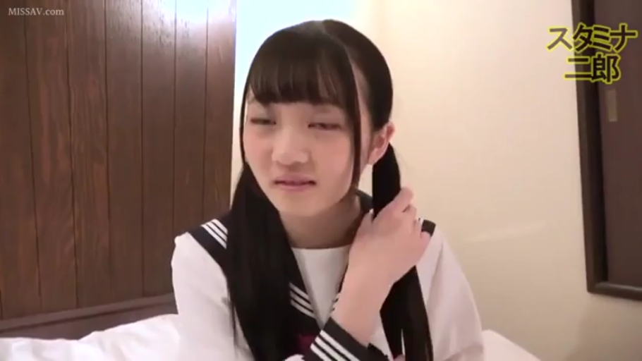 Sitting Posture · 单人 · 面部 · Grievance · Bedroom · Sailor suit · 理发