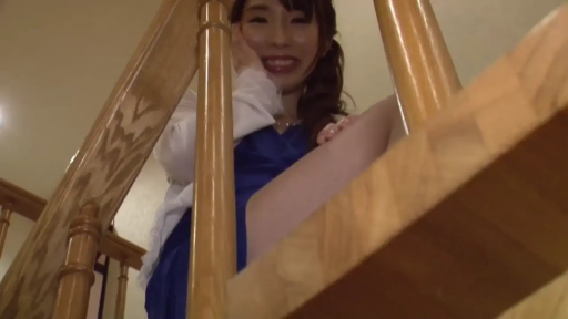 Sitting Posture · 面部 · Smile · Stairs · Low-angle shot · Overlook · 蓝色连衣裙 · 楼梯扶手