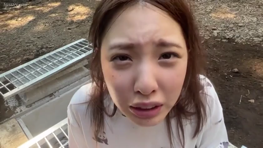 Grievance · Close-up of the face · Outdoor · 注视镜头 · White T-shirt · Standing Bent Over · 凌乱发型 · 排水沟盖