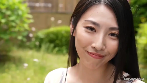 Stand · Gaze · 特写 · Outdoor · 温柔 · White camisole · 黑长直