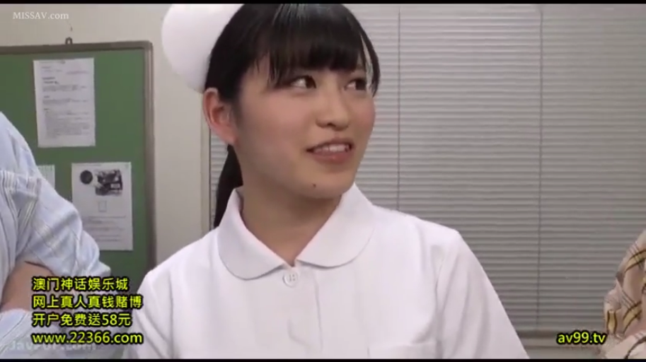 室内 · 护士服 · 站立 · 微笑 · 半身 · 注視