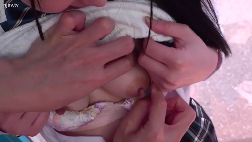 胸部 · 站立 · 享受 · 制服 · 抚摸 · 户外