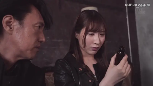 室内 · 座り姿勢 · 手部 · 観察 · プロット · 凝視 · 薬瓶 · 皮衣