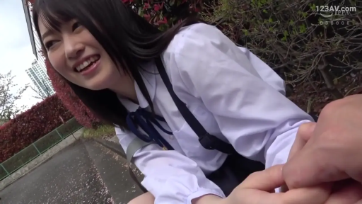 白衬衫 · 脸部特写 · 牵手 · POV视角 · 公园 · 开朗 · 书包 · 靠坐