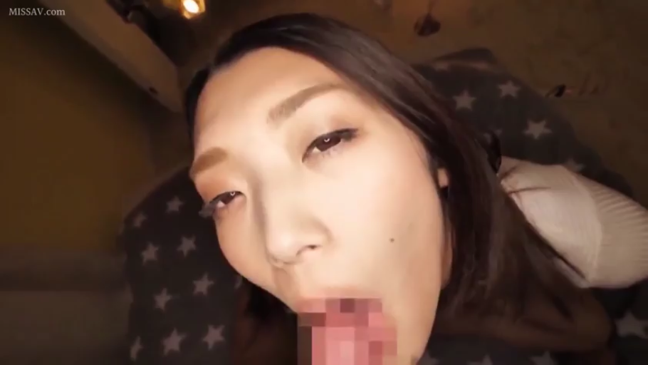 坐姿 · 忧郁 · 脸部 · 厨房 · 谈话 · 静态 · 白色外衣