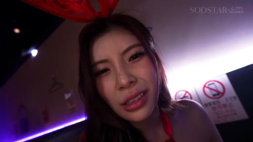 室内 · 俯身 · 脸部特写 · 迷离 · 第一人称视角 · 兔女郎装 · 注视镜头 · 兔耳发箍