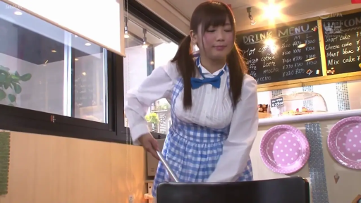 站立 · 中景 · 微笑 · 制服诱惑 · 咖啡馆 · 拖把 · 打扫卫生 · 蓝白格子女仆装