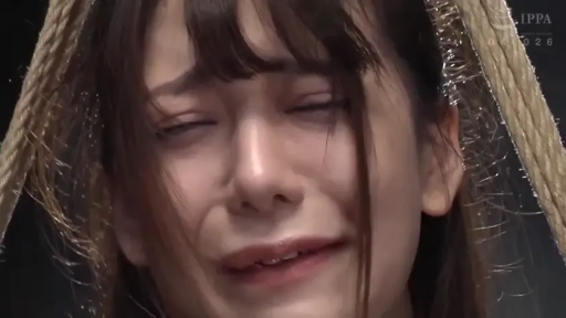 卧室 · 站立 · 耳环 · 期待 · 中景特写 · 粉色吊带裙 · 侧头凝视 · 披肩长发