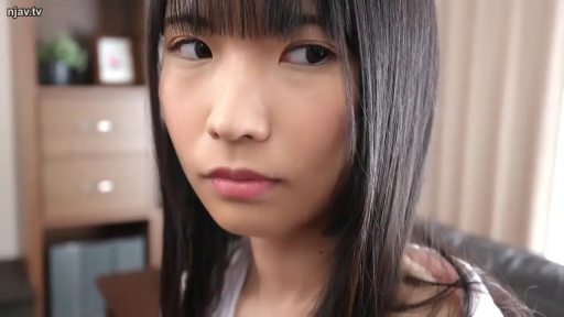 卧室 · 面部特写 · 白色背心 · 正面 · 冷淡 · 侧视 · 齐刘海长发