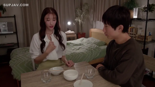 座り姿勢 · 憂鬱 · 寝室 · 中景 · 白衬衫 · 餐具 · 拉扯衣领