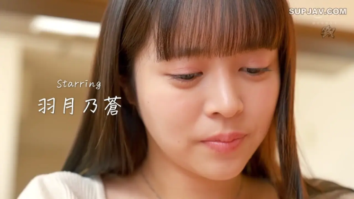 室内 · 面部特写 · 白色上衣