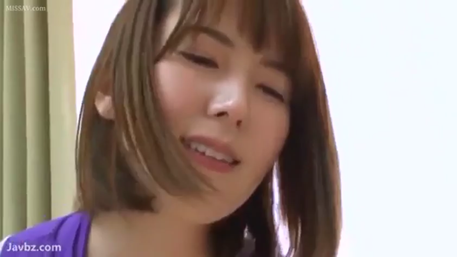 室内 · 脸部特写 · 紫色上衣