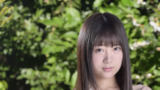 面部 · 站立 · 自然 · カジュアルウェア · 注視 · 屋外 · 日文字幕