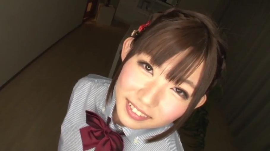 室内 · 面部 · 专注 · 口交 · 阴茎 · 跪趴姿 · 俯拍 · 黄色毛衣制服