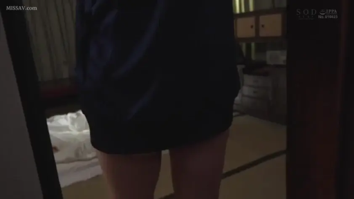 站立 · 静止 · 背中 · 局所 · 房间门口 · 黑色包臀裙