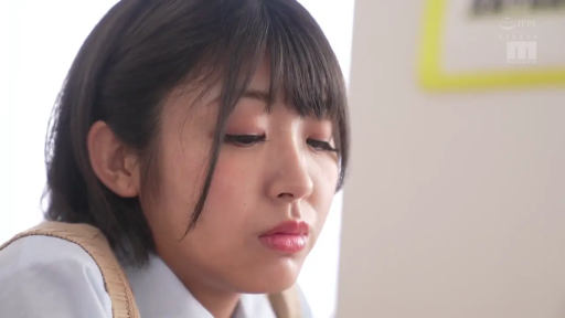 室内 · 坐姿 · 忧郁 · 脸部特写 · 衬衫 · 凝视 · 亚洲