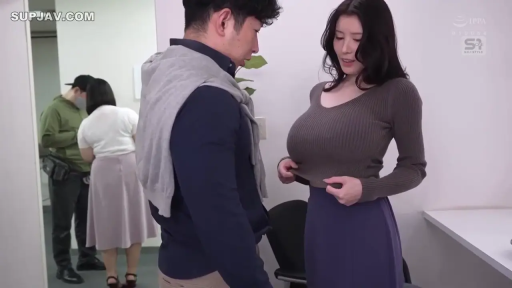 室内 · 巨乳 · 站姿 · 自然 · 紧身毛衣 · 掀起上衣