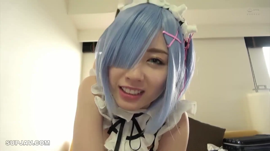 室内 · 面部 · 俯身 · 角色扮演 · 注视 · 假发 · 头饰 · 开朗