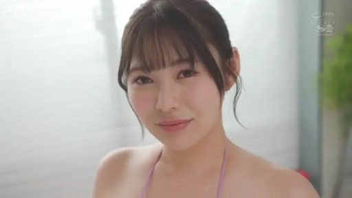 室内 · 比基尼 · 微笑 · 面部特写 · 注视 · 长发 · 正面