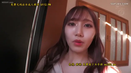 室内 · 脸部特写 · 浅色上衣