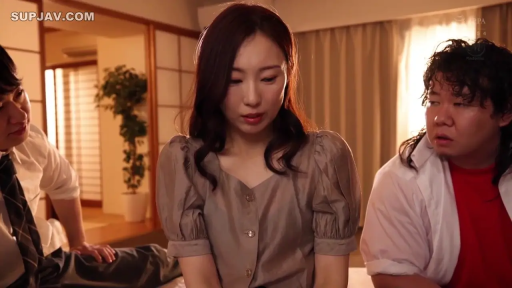 室内 · 坐姿 · 交谈 · 中景 · 盆栽 · 局促 · 三人 · 泡泡袖上衣