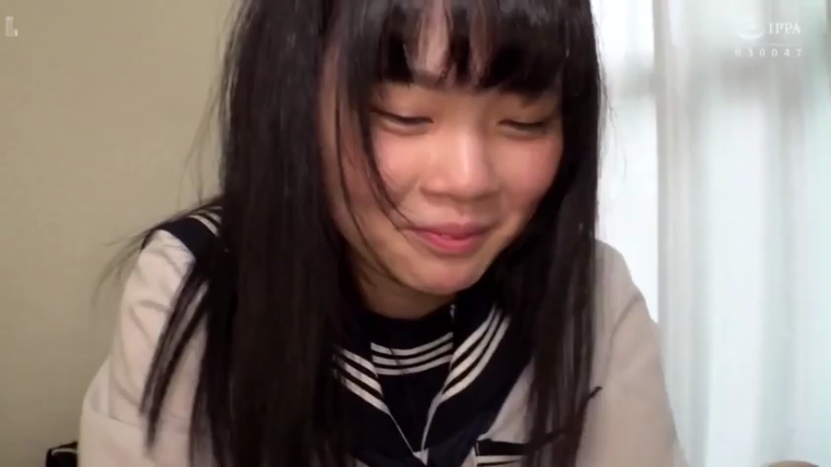 室内 · 頭を下げる · 顔のクローズアップ · 水手服